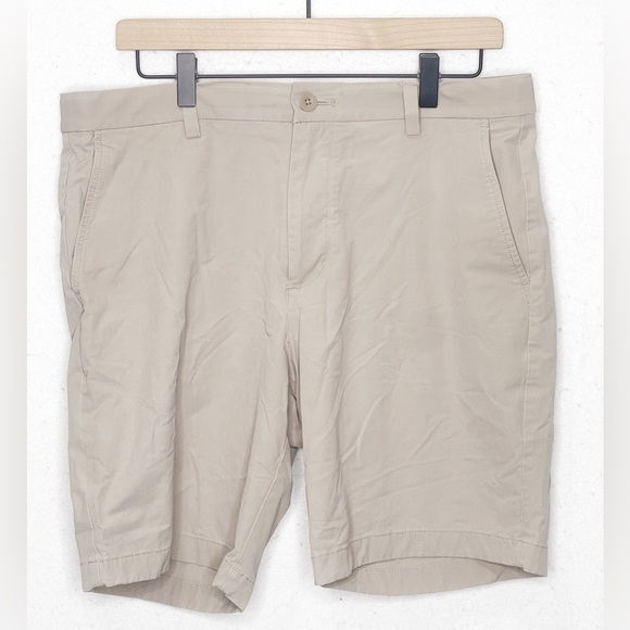 Vineyard Vines Men’s Khaki Performance Shorts Size 33 - Picture 1 of 4